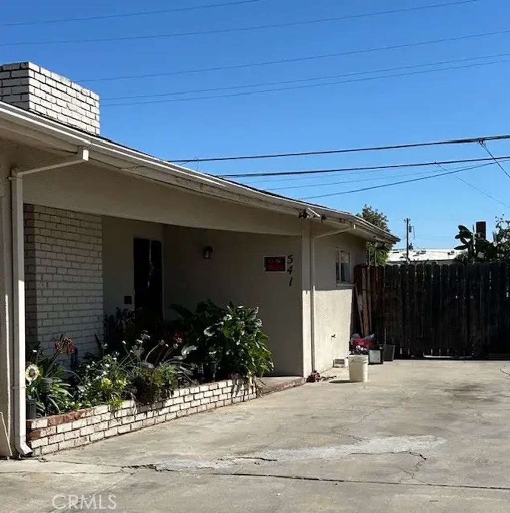 537 W University, Fresno