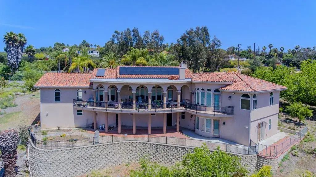 2057 Via Rancho Parkway, Escondido