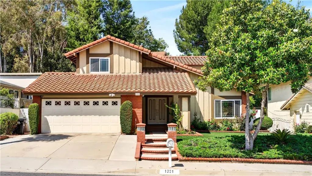 1321 Glenthorpe, Walnut