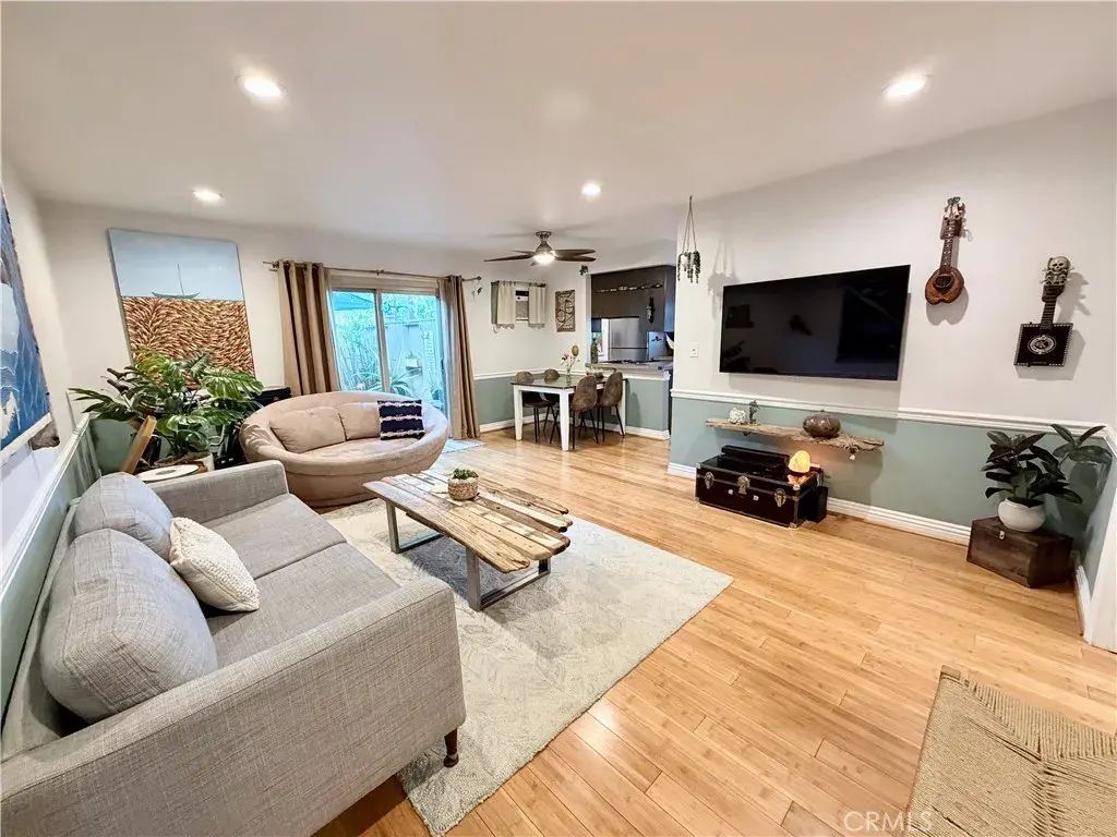 22030 Calvert 2, Woodland Hills