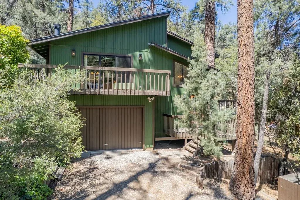 2033 Symonds Drive, Pine Mountain Club