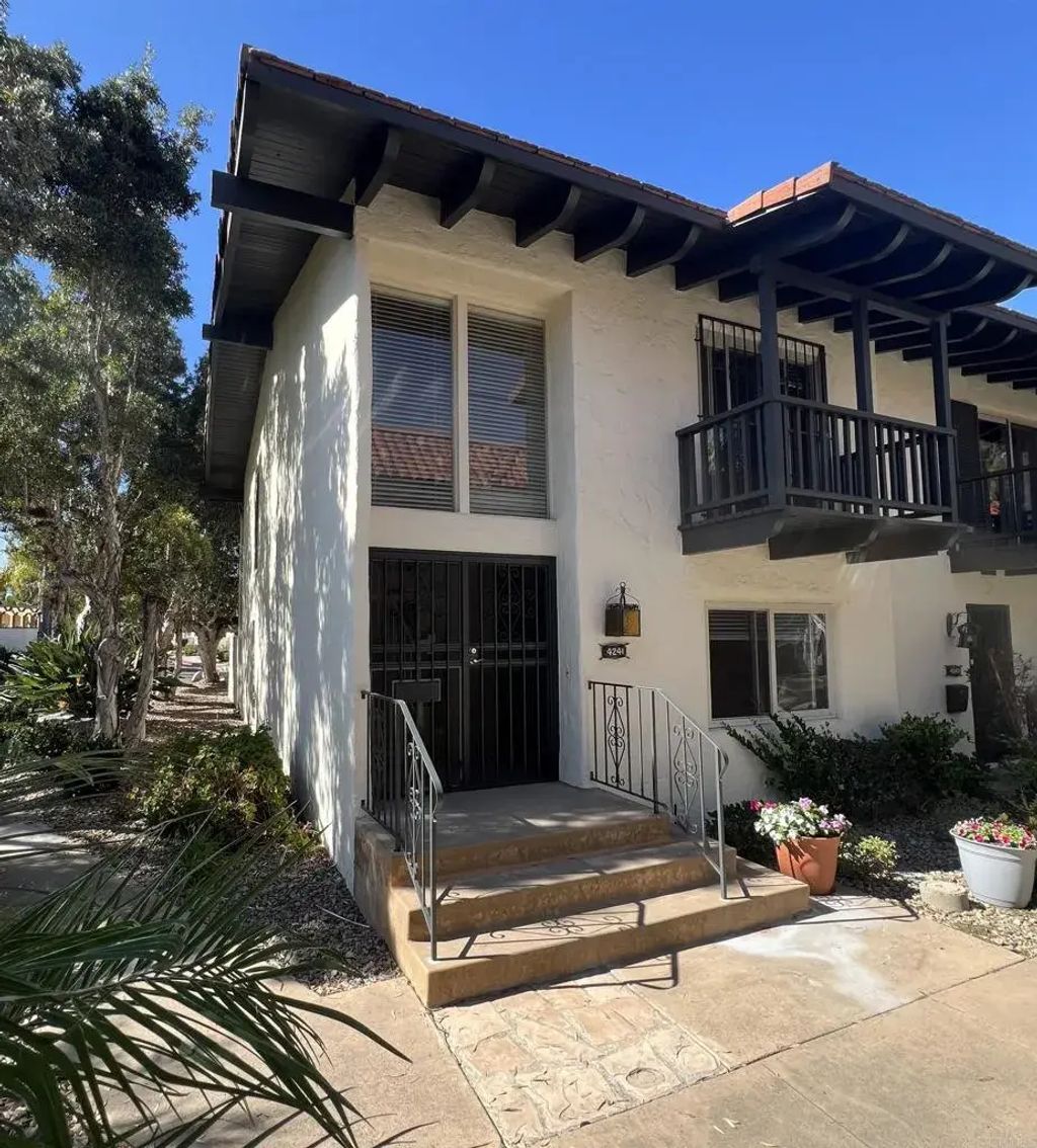 4241 Loma Riviera Lane, 