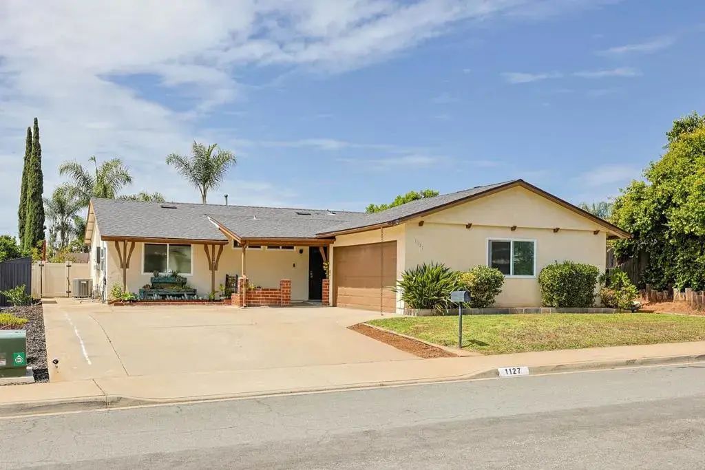 1127 Paula Way, Escondido