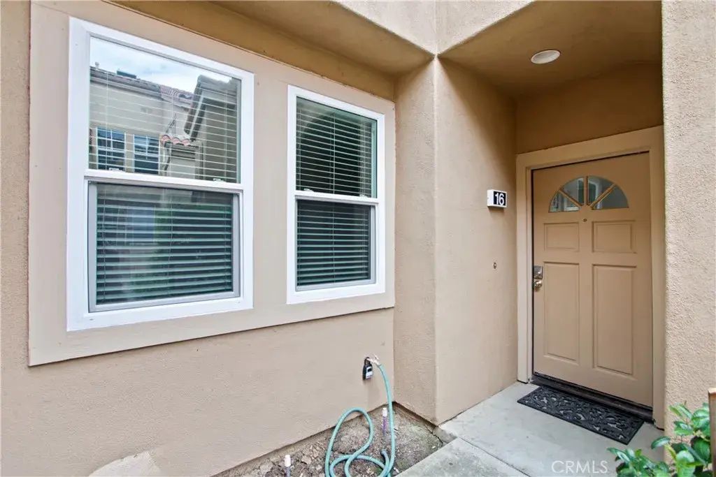 16 Magellan Aisle, Irvine