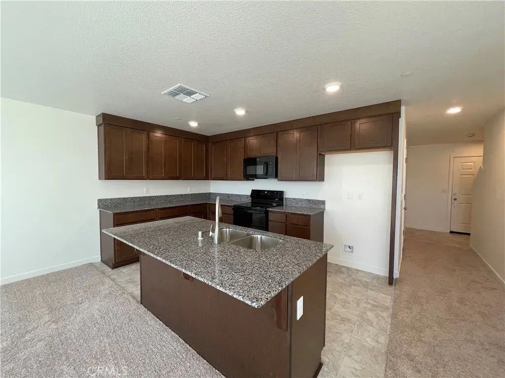 732 Stone Ridge East Avenue, Merced
