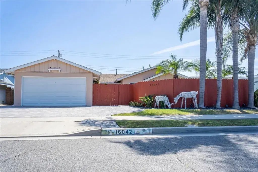 16042 Warren, Huntington Beach