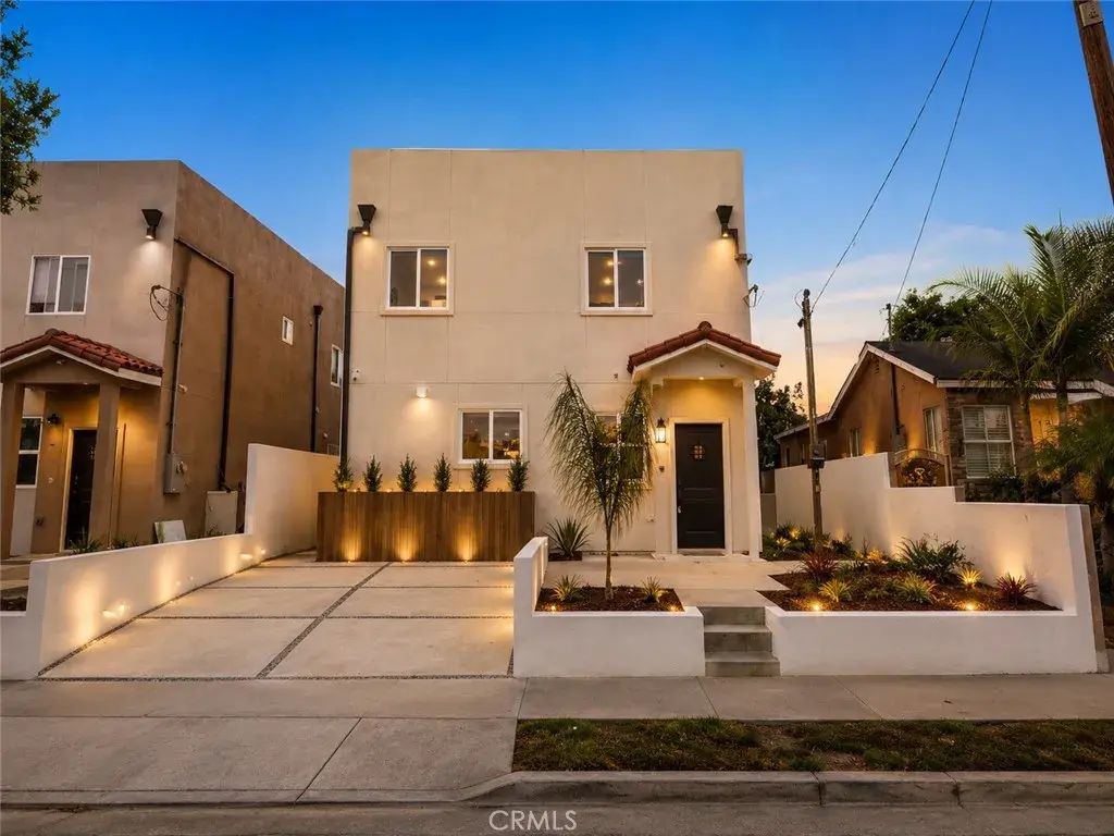 16619 Lake Avenue, Paramount
