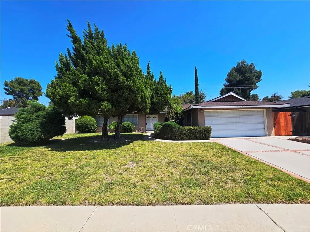 11224 Blucher, Granada Hills