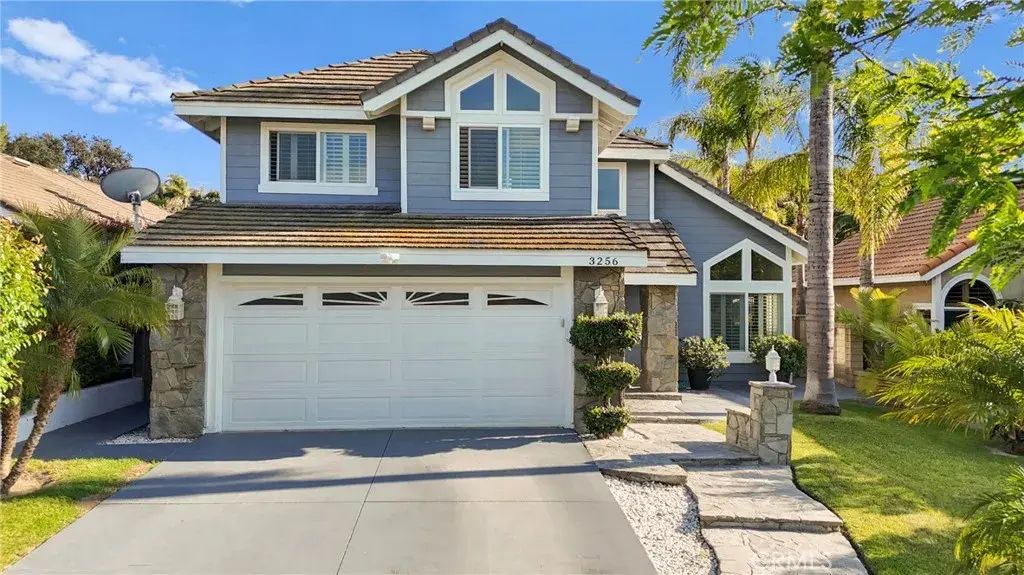 3256 Sterling, Corona