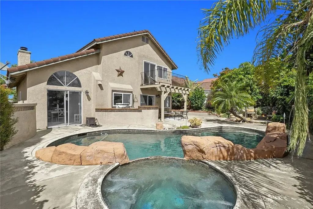3332 Fallenleaf, Corona