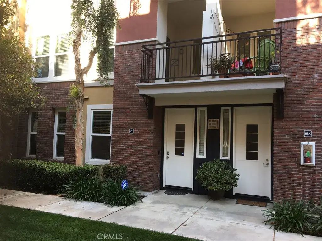 670 W 1st Street, Claremont