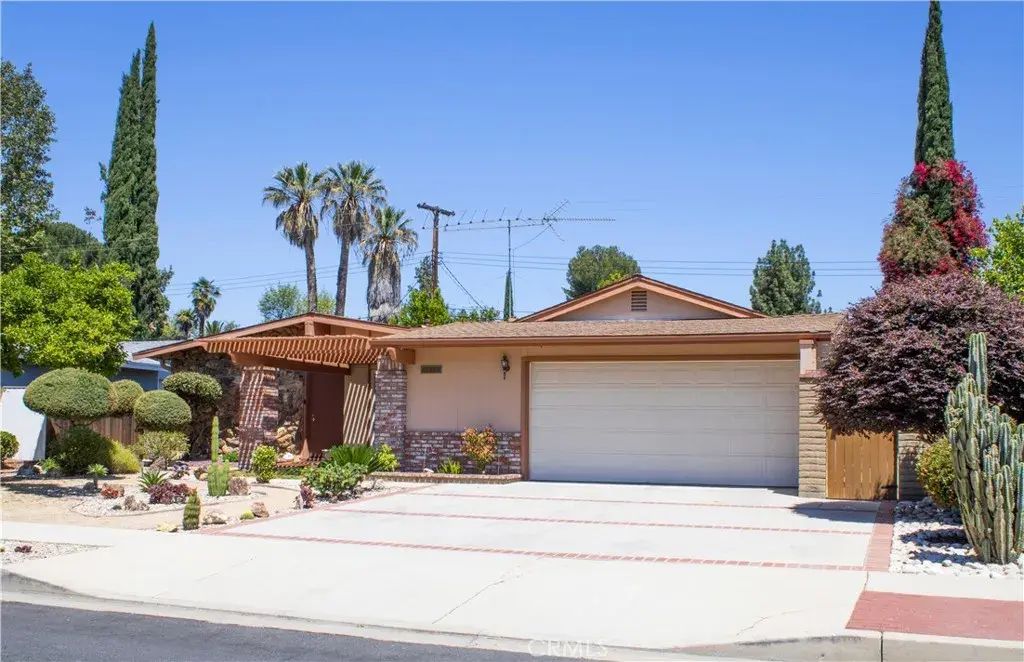 22929 Leadwell Street, West Hills