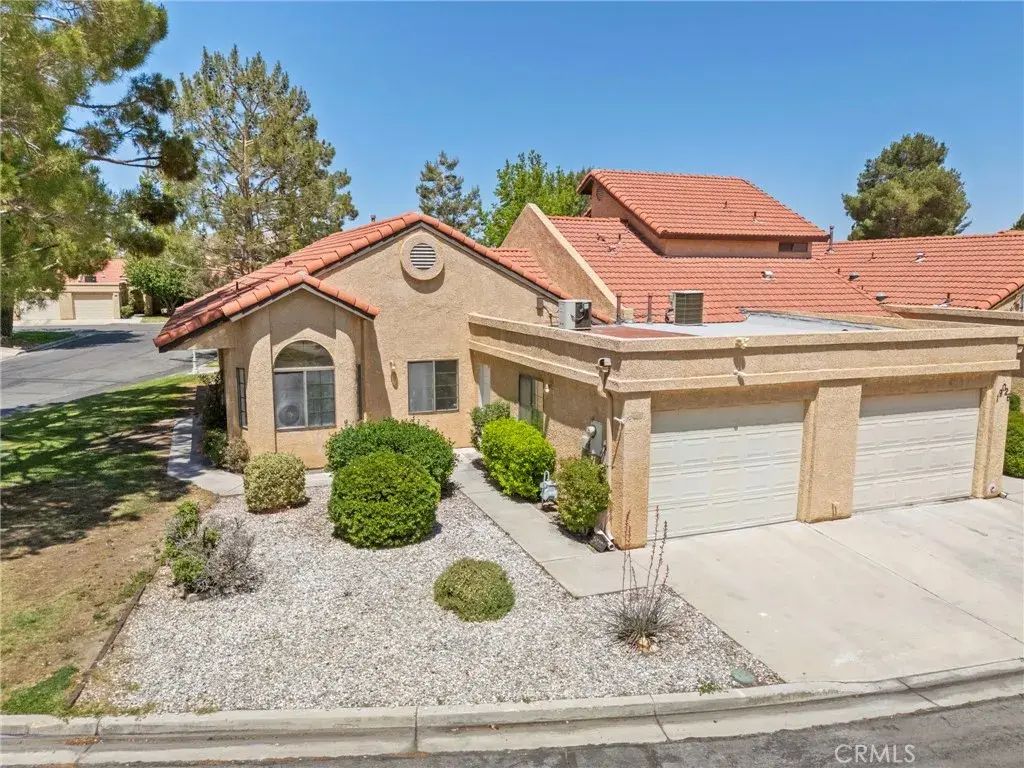 19022 Cedar, Apple Valley