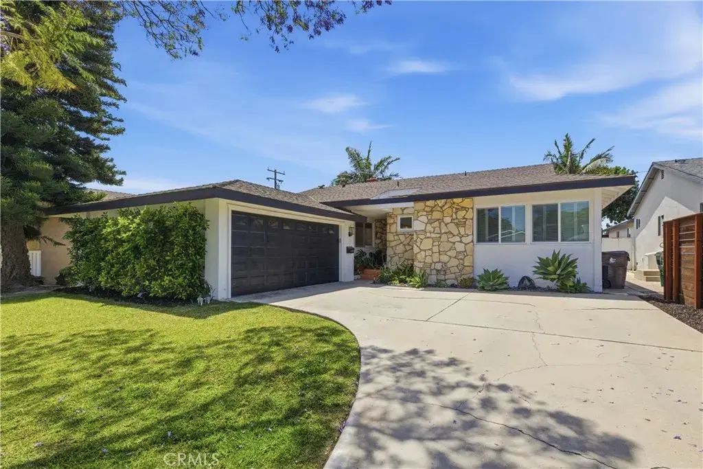 829 Lees, Long Beach