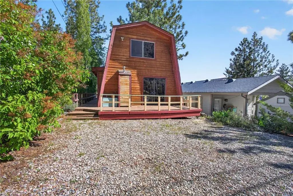 2068 Slippery Elm, Wrightwood