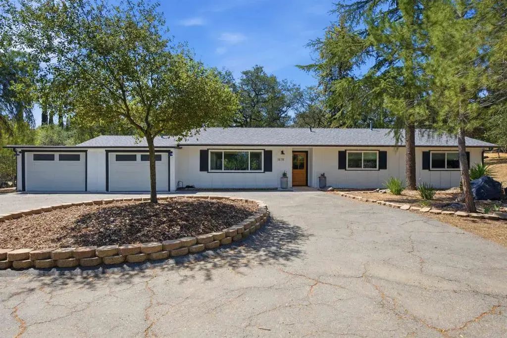 1878 Rancho Jorie, Alpine