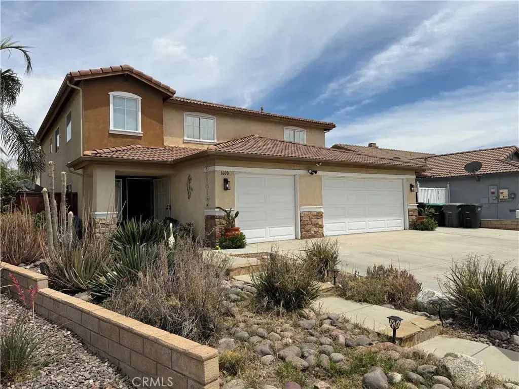1600 Hickory Wood, Hemet