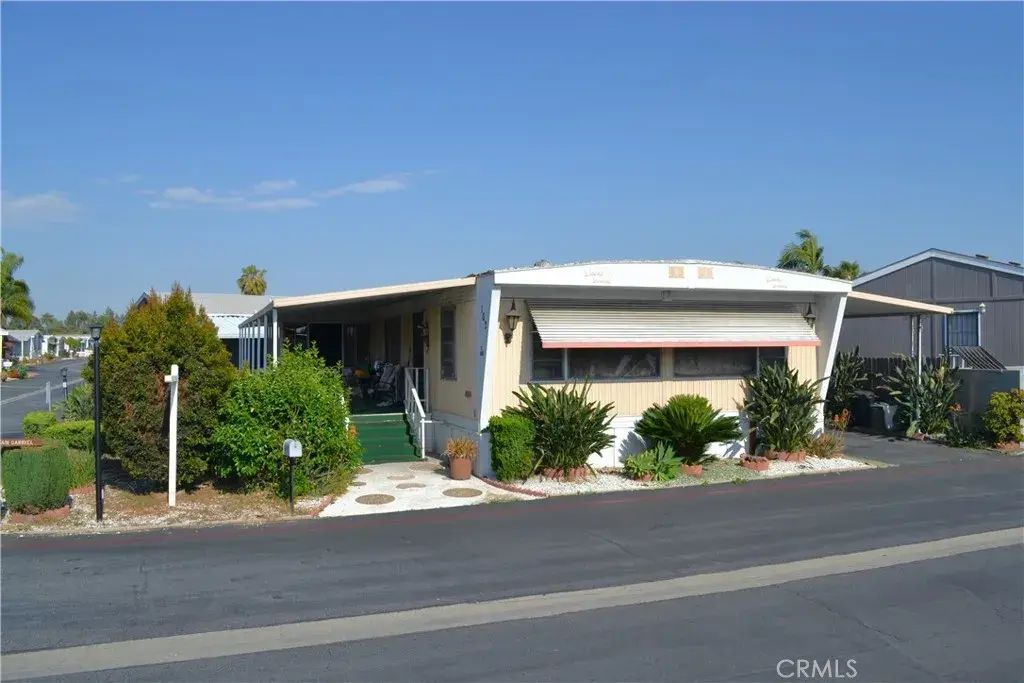 1630 S Barranca 102, Glendora