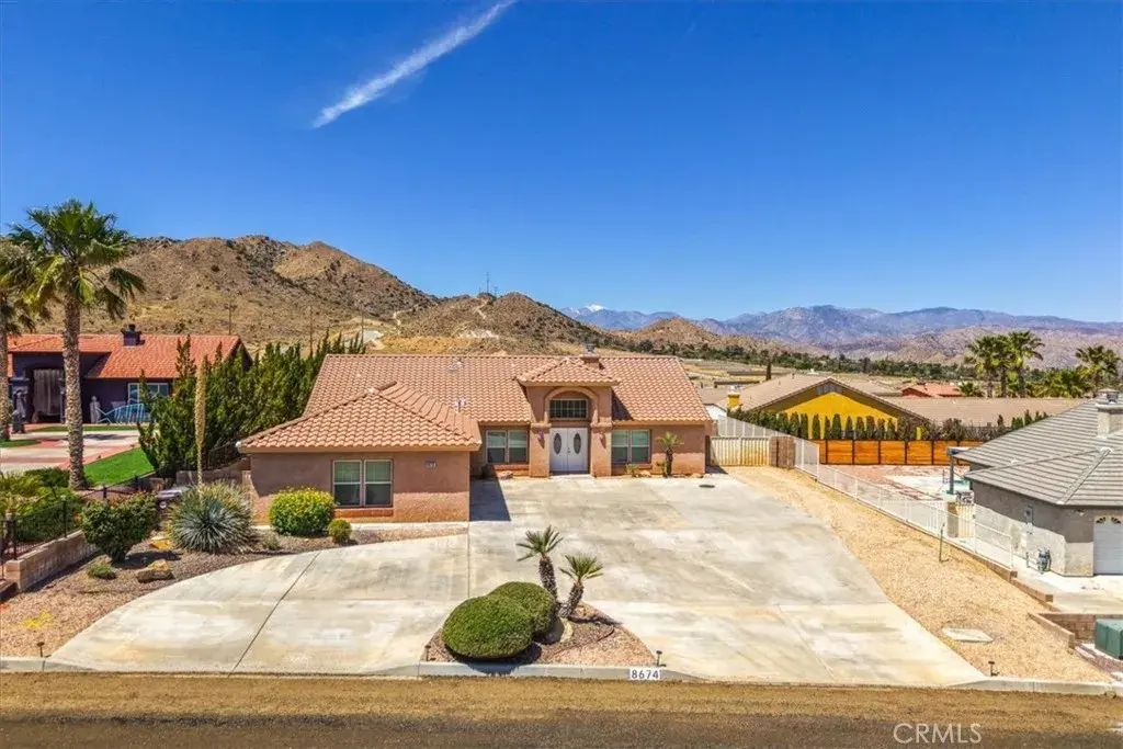 8674 Dumosa Avenue, Yucca Valley