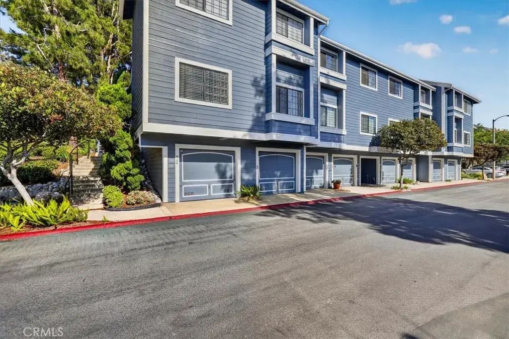20262 Billingsgate 202, Huntington Beach