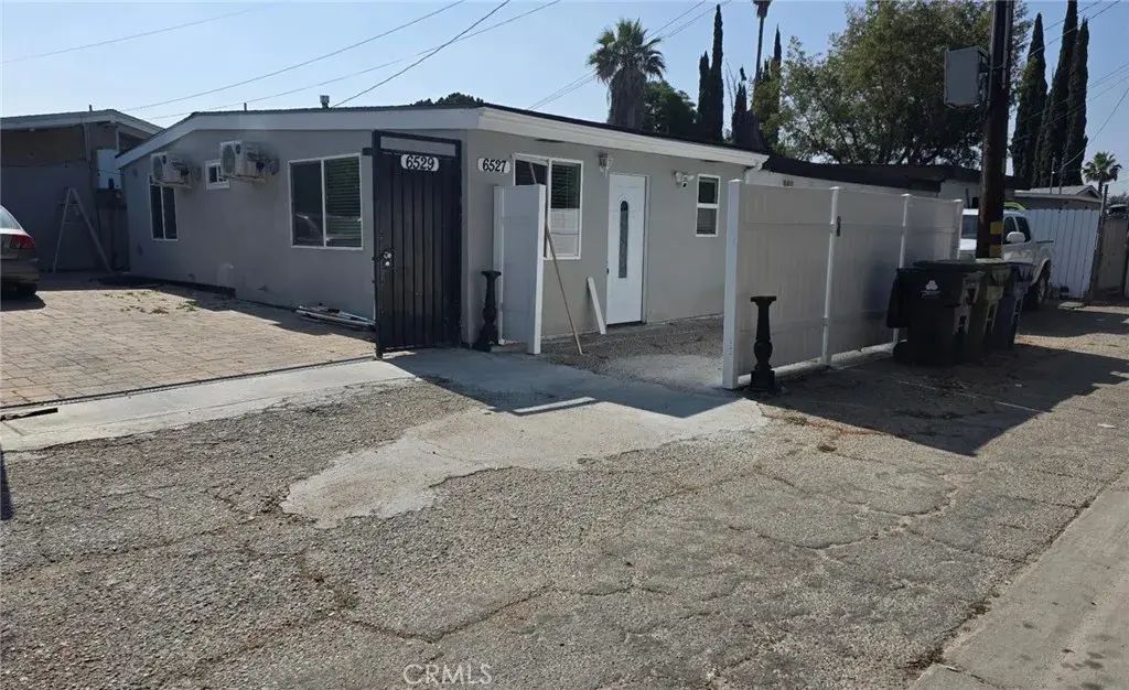 6527 Tampa Avenue, Reseda