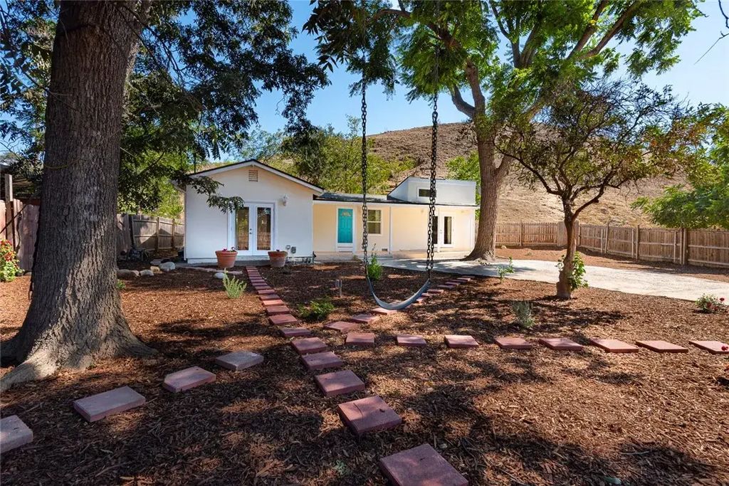 10416 Clybourn Avenue, Shadow Hills