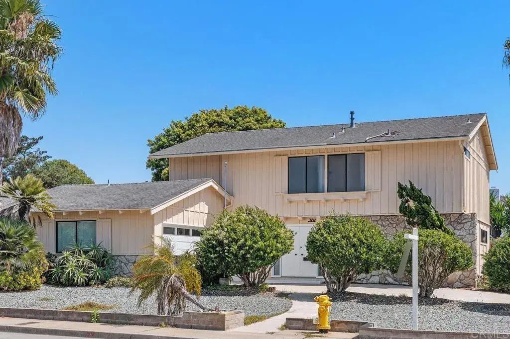 3211 Mercer Lane, 