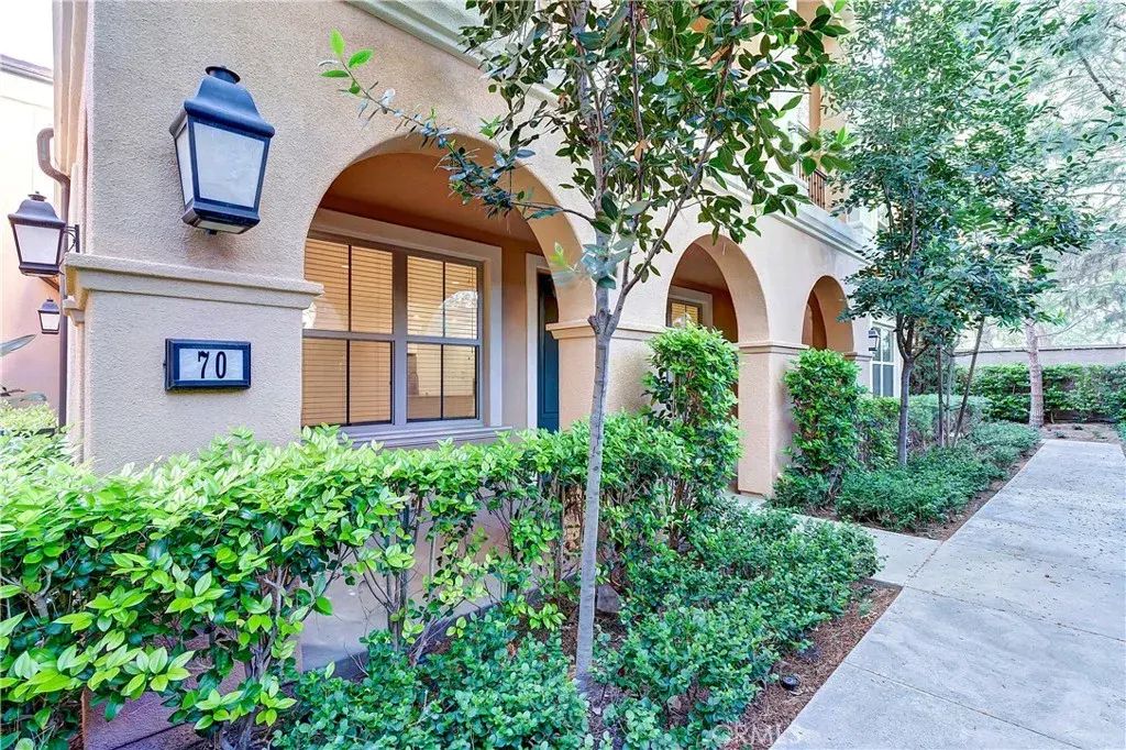 70 Kempton, Irvine