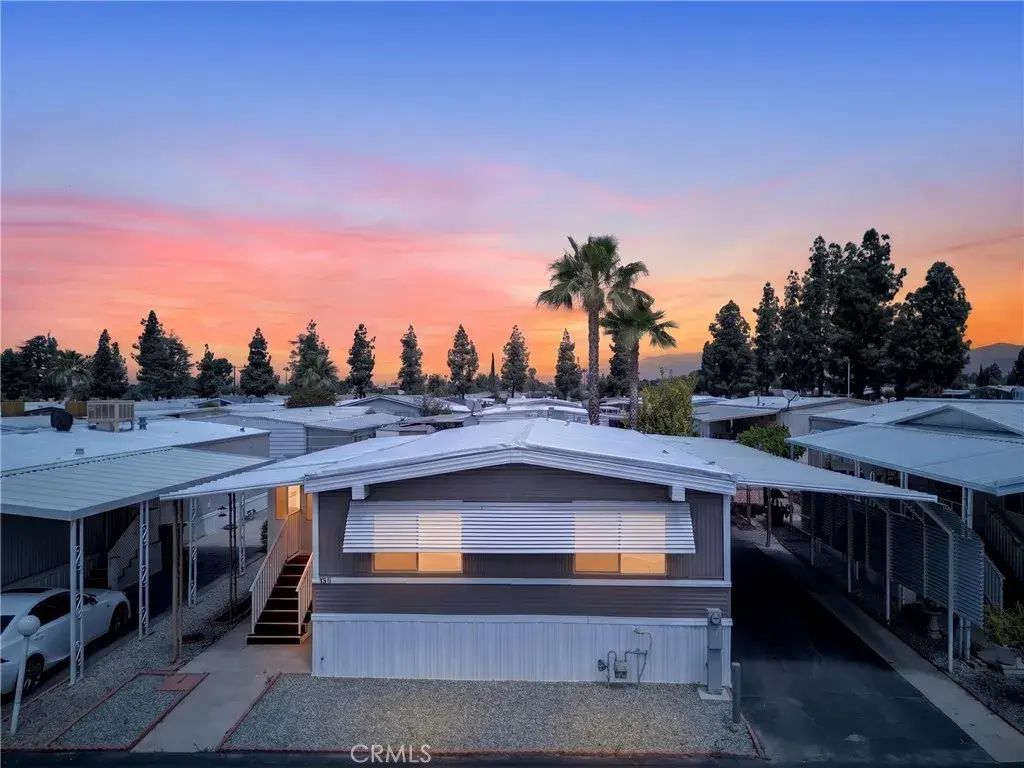 725 W Thornton 139, Hemet