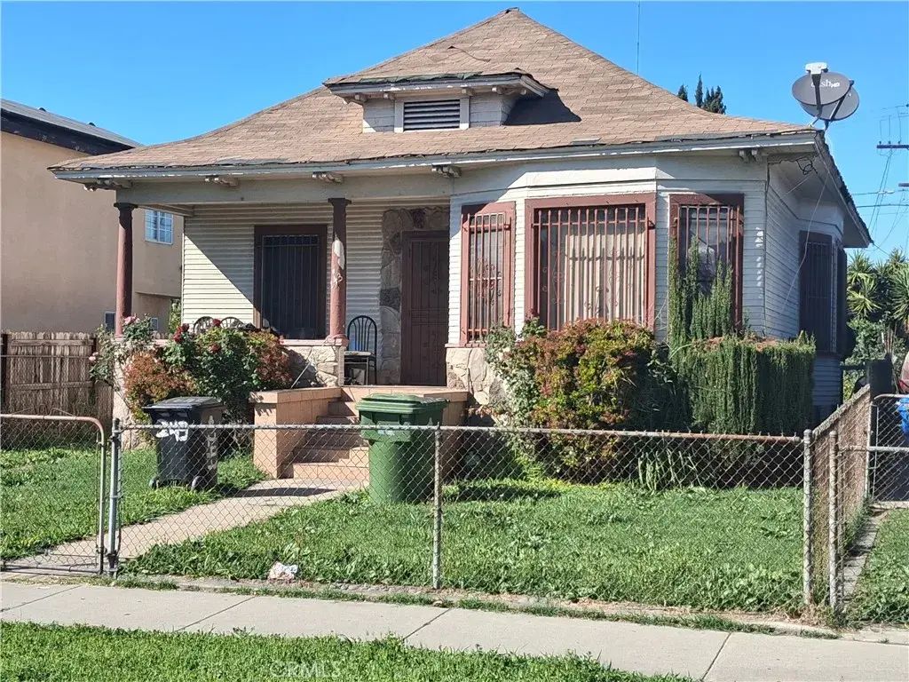 243 E 79, Los Angeles