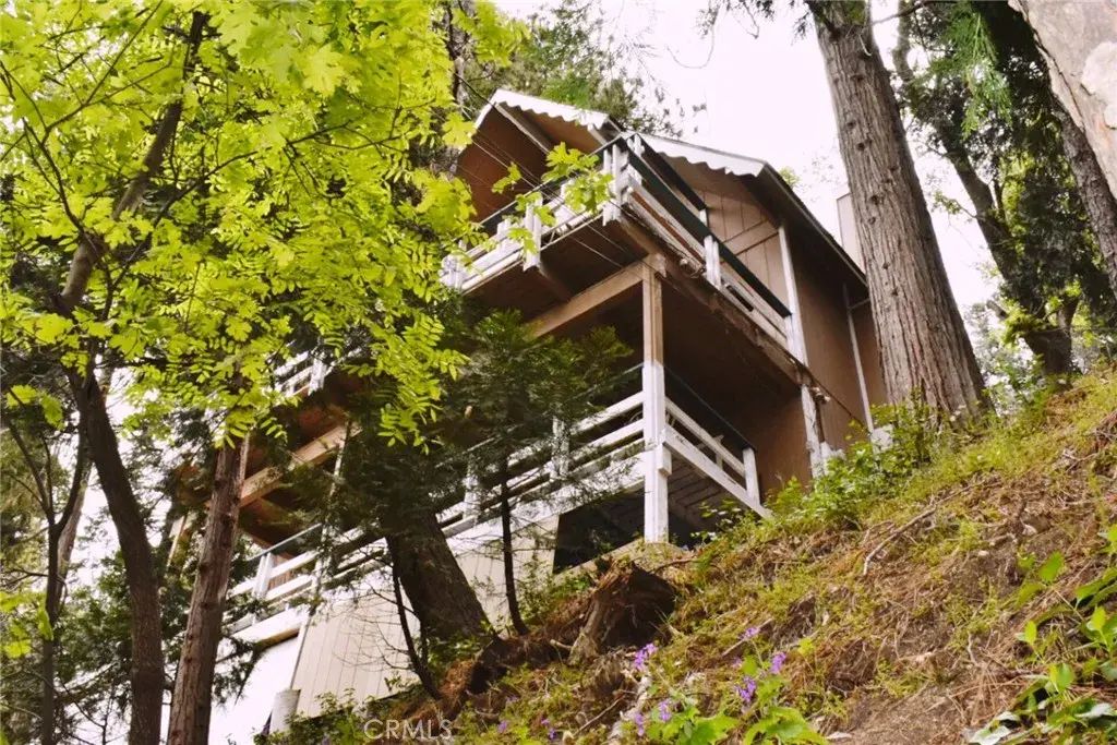 25145 Valle, Crestline