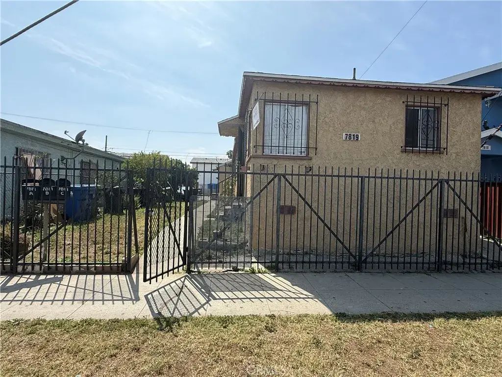 7819 S Hoover, Los Angeles