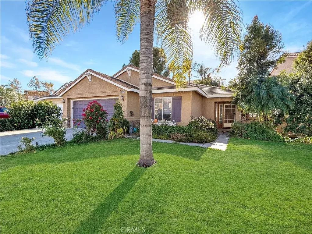 9095 Gold Fields, Corona