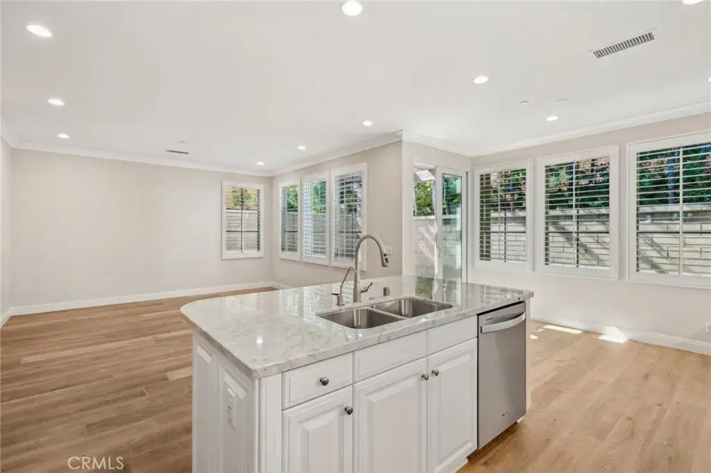 70 Brindisi, Irvine