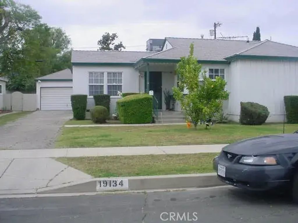 19134 Delano Street, Tarzana