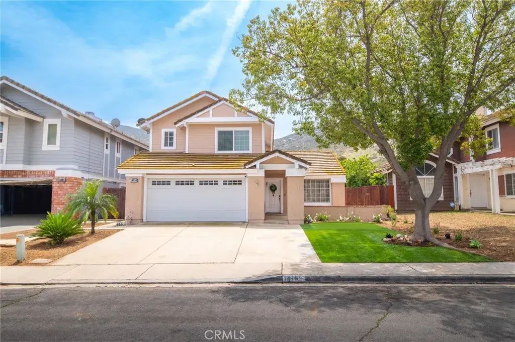 14795 Weeping Willow, Fontana