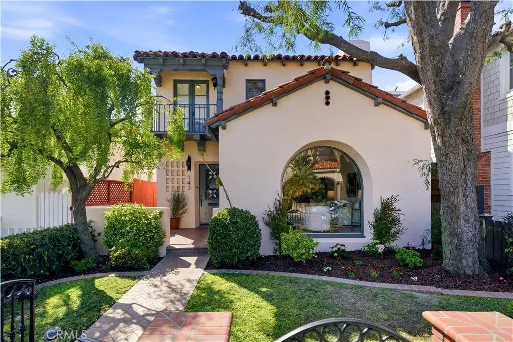 143 Claremont Avenue, Long Beach