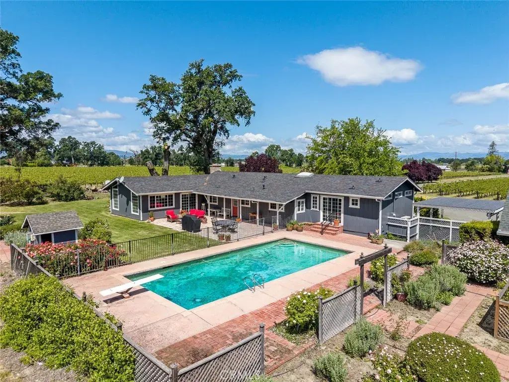 4720 Clark, Kelseyville