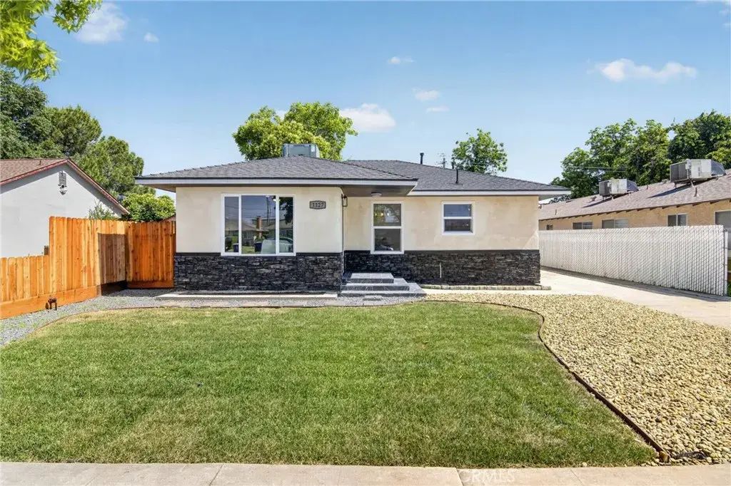 1127 W 19th, Merced