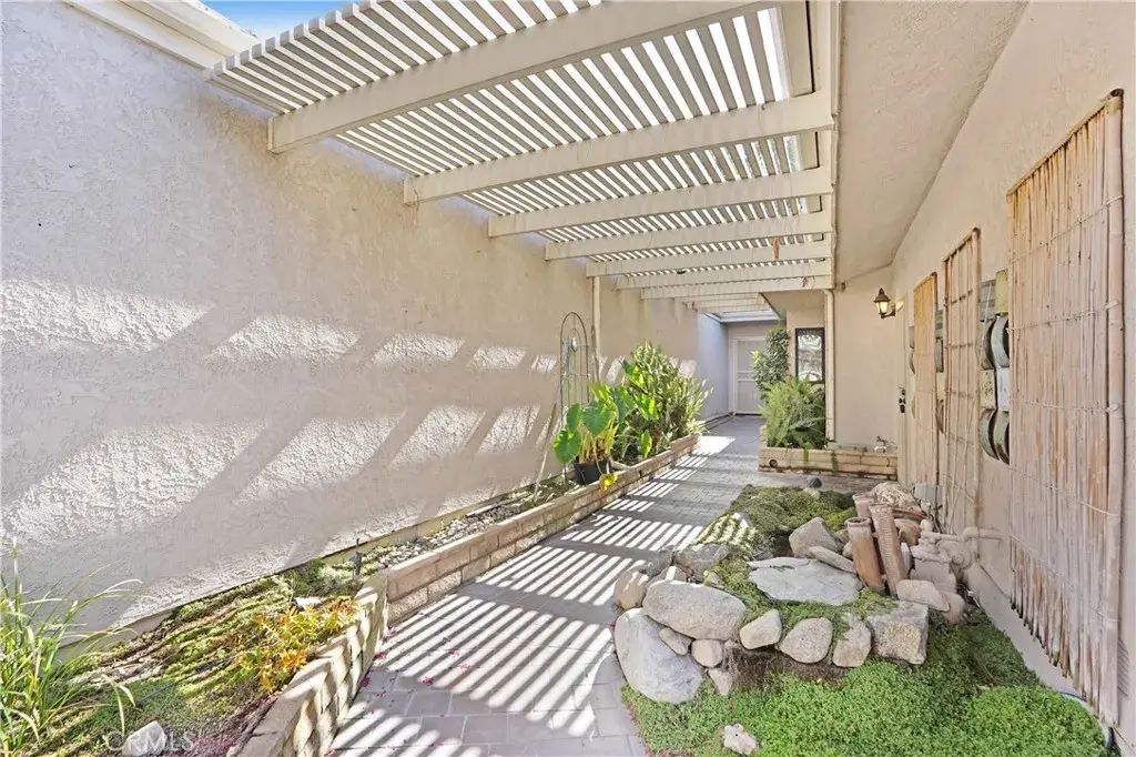 744 Pebble Beach, Upland