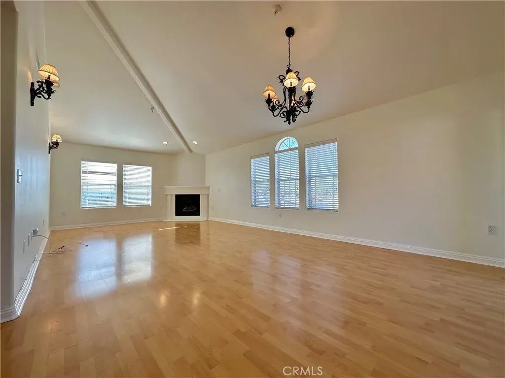 555 E Santa Anita Avenue 305, Burbank
