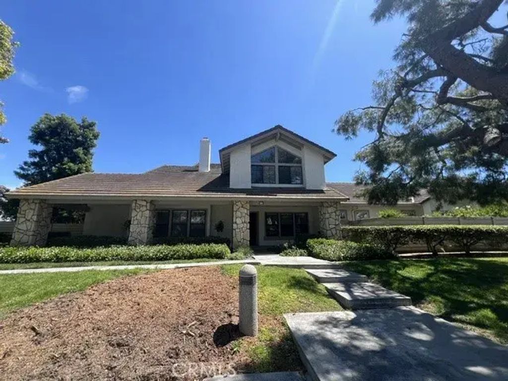 435 E Yale Loop 3, Irvine