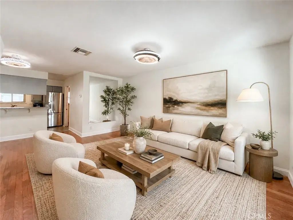 22131 N Oxnard Street A, Woodland Hills