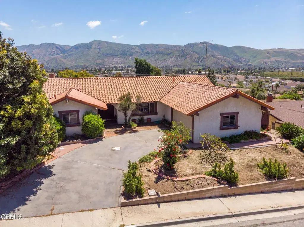 557 Munger Drive, Santa Paula