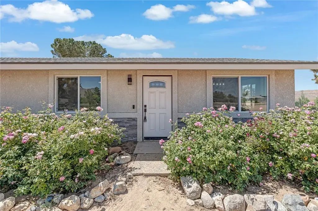 25811 Del Sol, Apple Valley