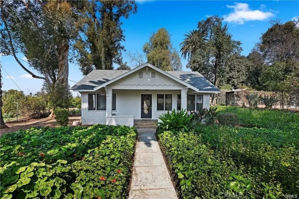 8615 Dufferin, Riverside