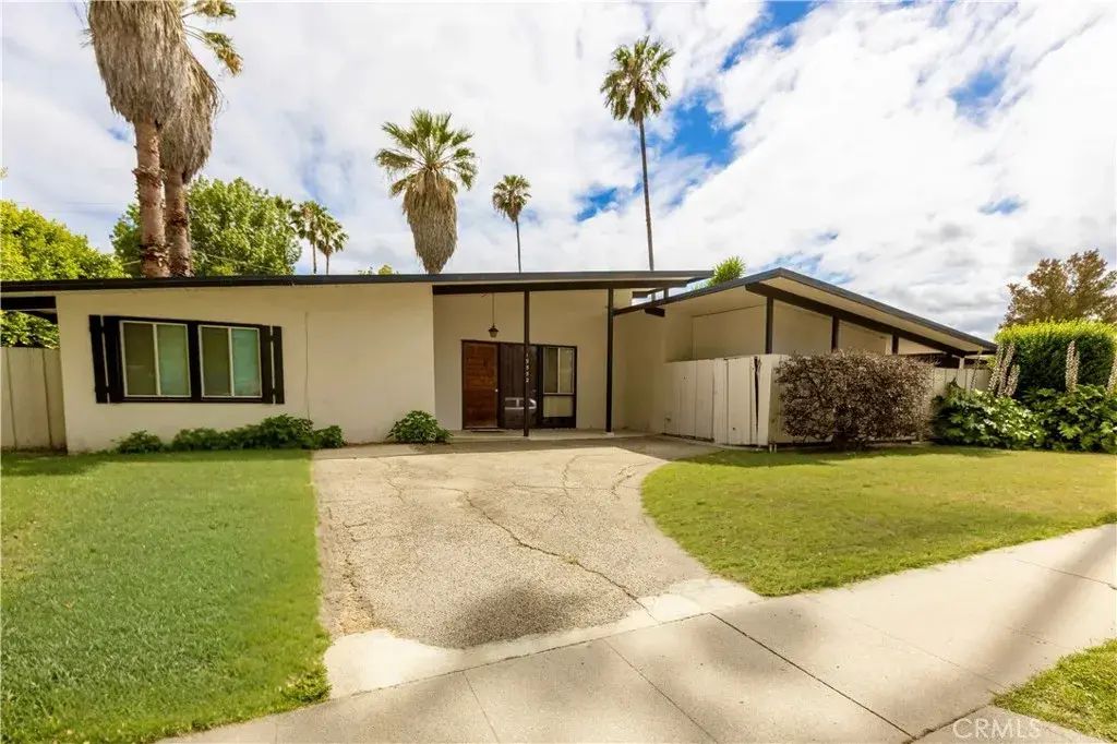 19552 Arminta Street, Reseda