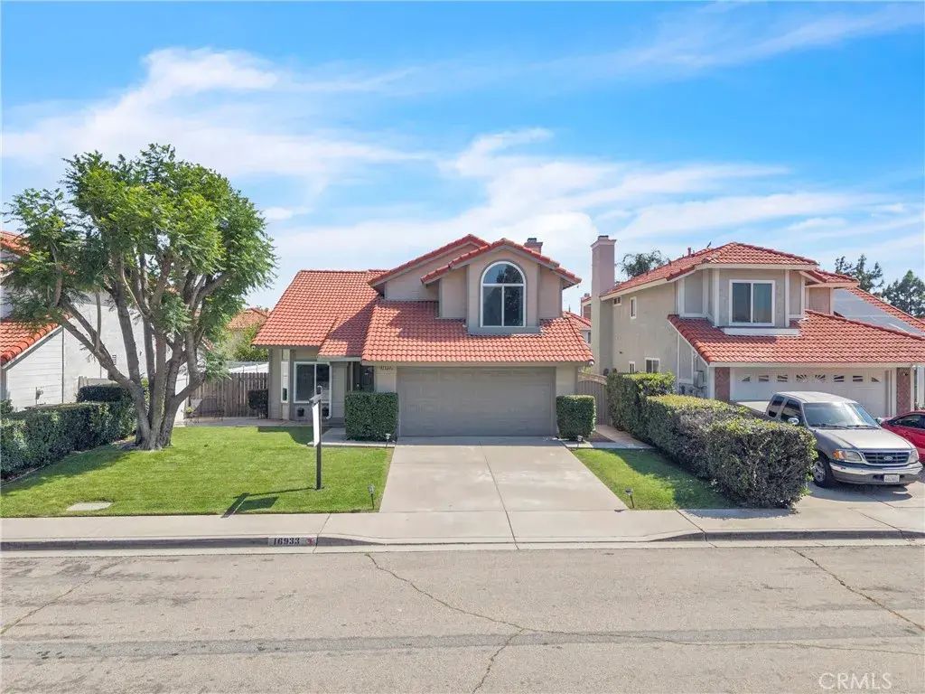 16933 Farwell, Fontana
