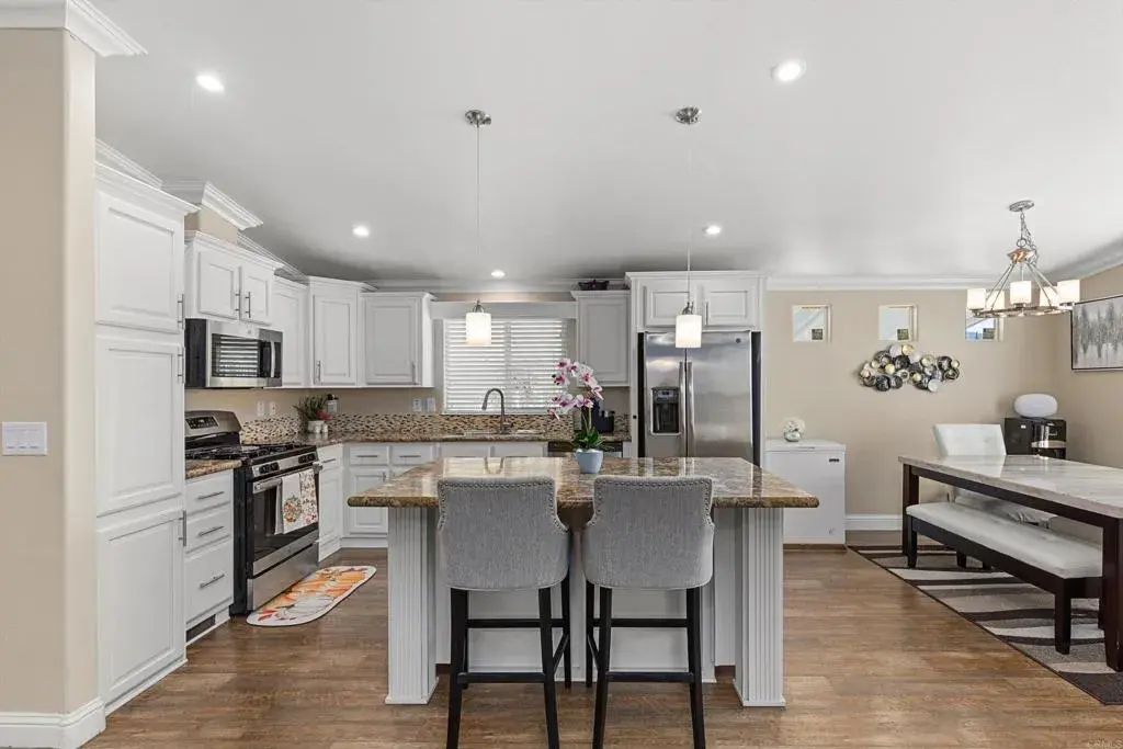 2700 E Valley 64, Escondido