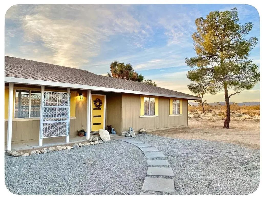 3893 Manchester Avenue, Yucca Valley